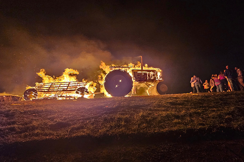 Fires on the Levee: A Christmas Eve Tradition in Louisiana | Daily Reader | Smokingpipes.com