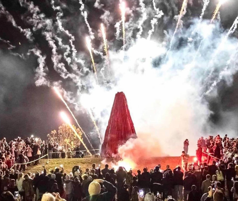 Fires on the Levee: A Christmas Eve Tradition in Louisiana | Daily Reader | Smokingpipes.com
